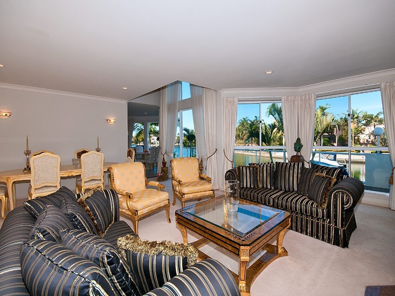 9 Montego Court, Mermaid Waters QLD 4218