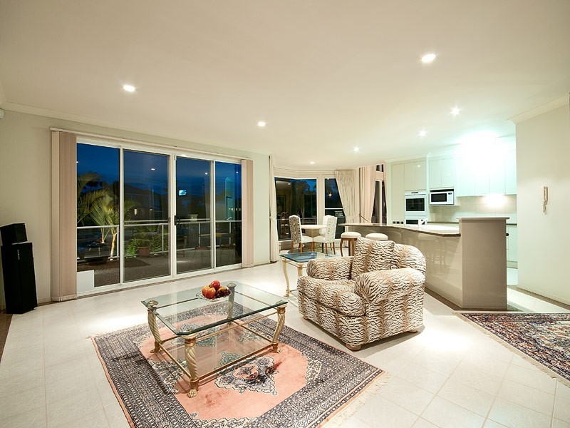 9 Montego Court, Mermaid Waters QLD 4218