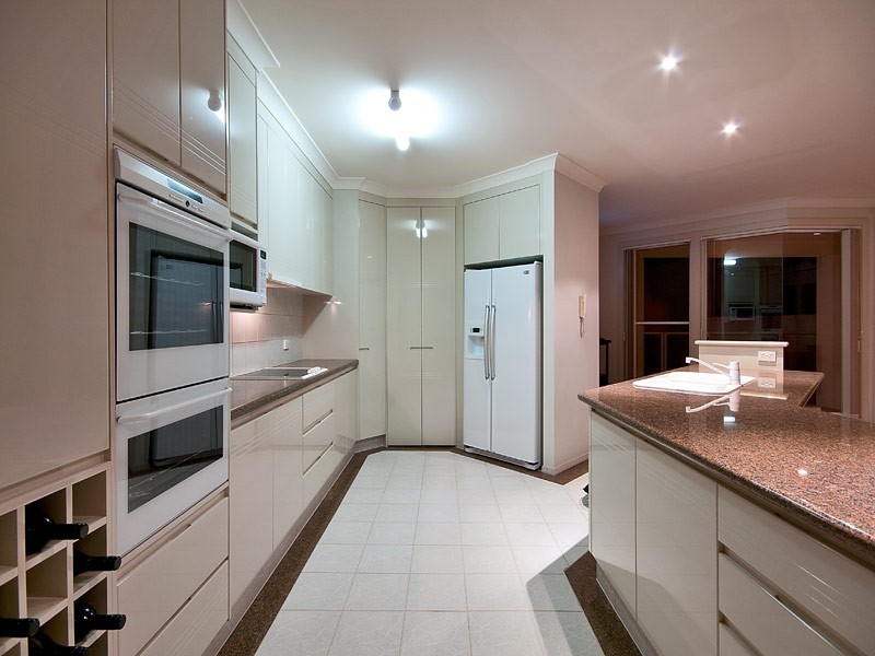 9 Montego Court, Mermaid Waters QLD 4218