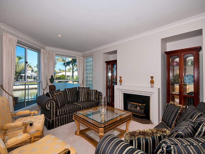 9 Montego Court, Mermaid Waters QLD 4218