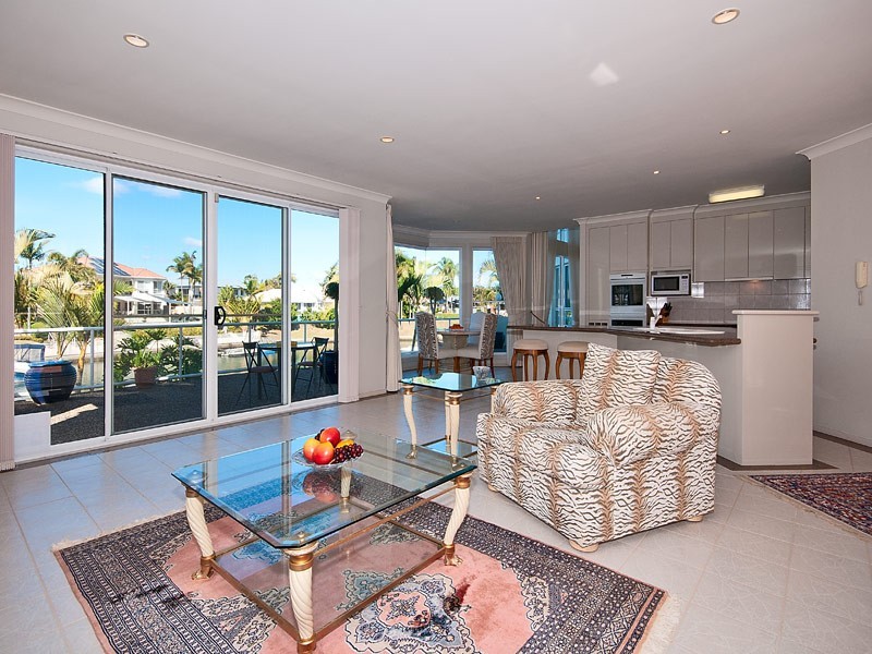 9 Montego Court, Mermaid Waters QLD 4218