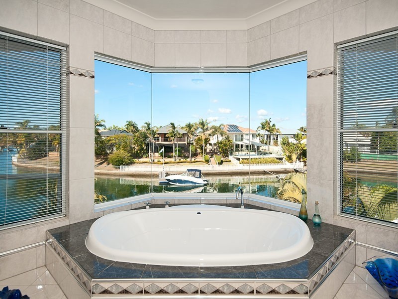 9 Montego Court, Mermaid Waters QLD 4218