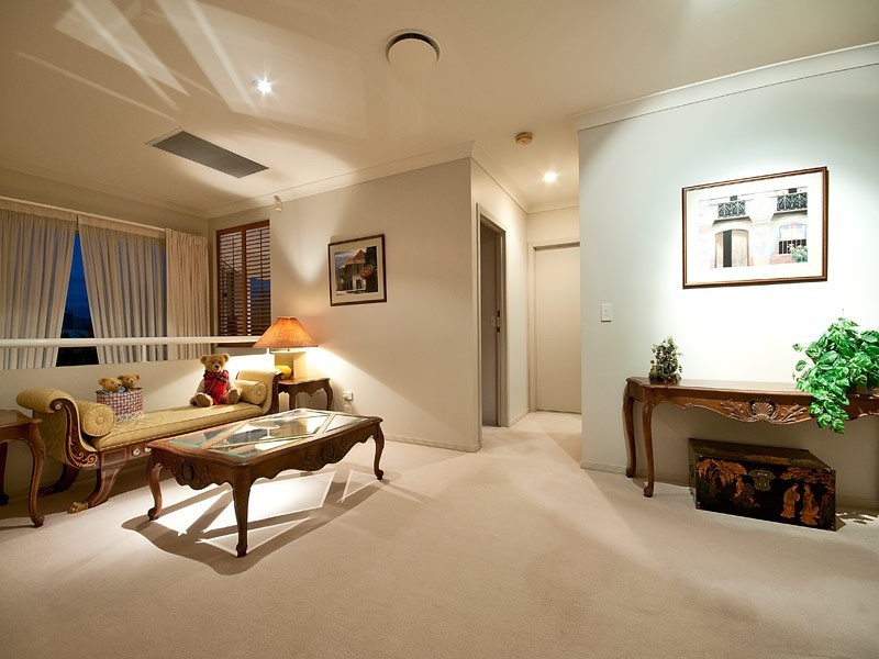 9 Montego Court, Mermaid Waters QLD 4218