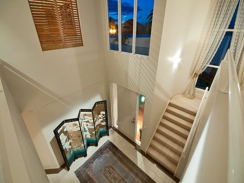 9 Montego Court, Mermaid Waters QLD 4218