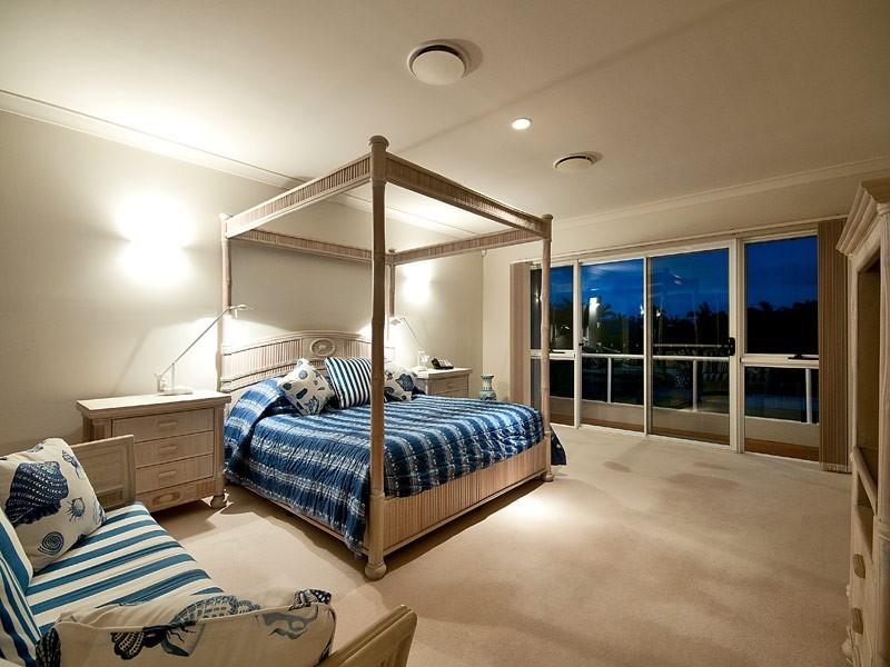 9 Montego Court, Mermaid Waters QLD 4218