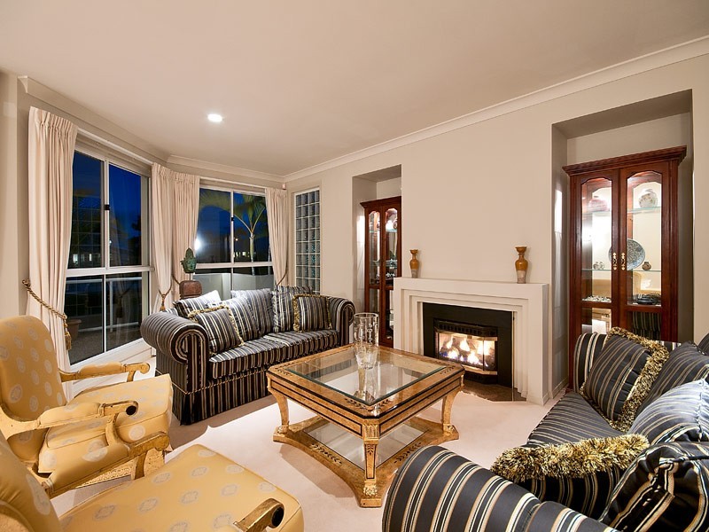 9 Montego Court, Mermaid Waters QLD 4218