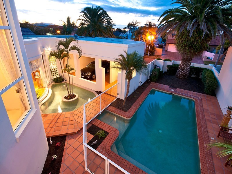 9 Montego Court, Mermaid Waters QLD 4218