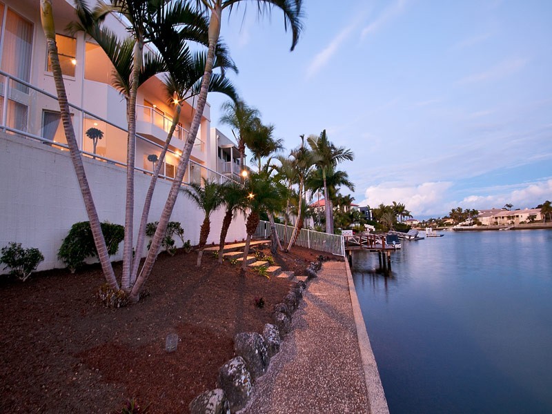 9 Montego Court, Mermaid Waters QLD 4218