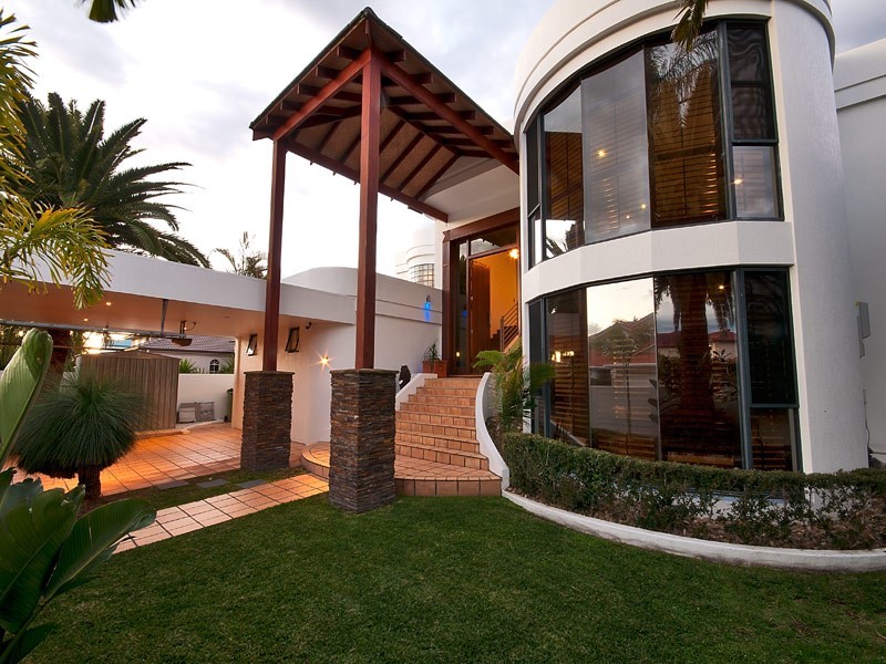 25 Montevideo Drive, Clear Island Waters QLD 4226