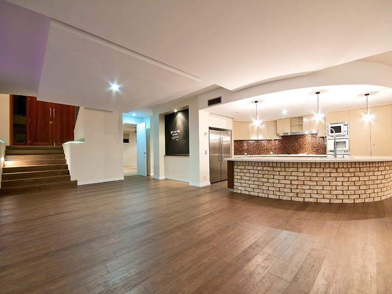 25 Montevideo Drive, Clear Island Waters QLD 4226
