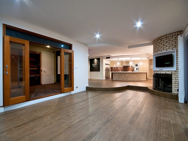 25 Montevideo Drive, Clear Island Waters QLD 4226