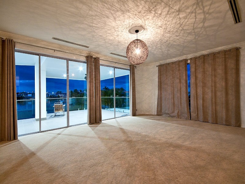 25 Montevideo Drive, Clear Island Waters QLD 4226