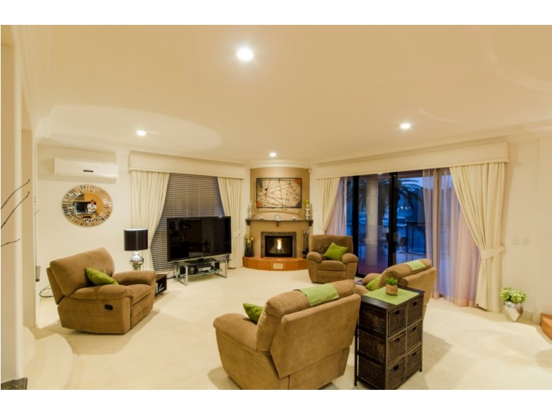 15 Tortuga Place, Clear Island Waters QLD 4226