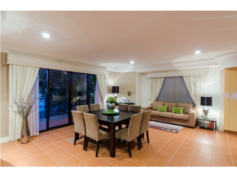 15 Tortuga Place, Clear Island Waters QLD 4226