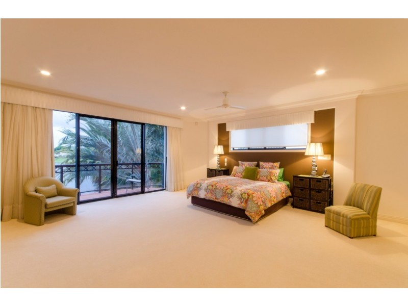 15 Tortuga Place, Clear Island Waters QLD 4226