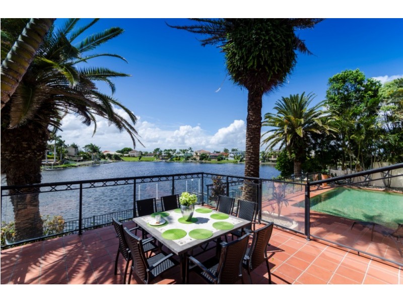 15 Tortuga Place, Clear Island Waters QLD 4226