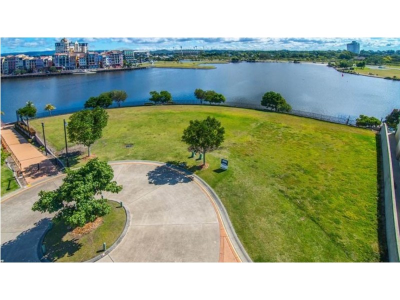 5035 Emerald Island Drive, Carrara QLD 4211