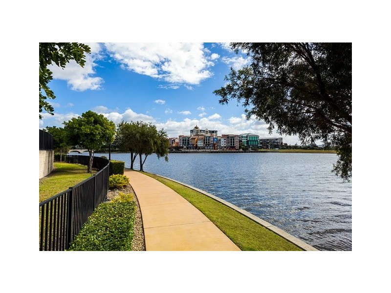 5035 Emerald Island Drive, Carrara QLD 4211