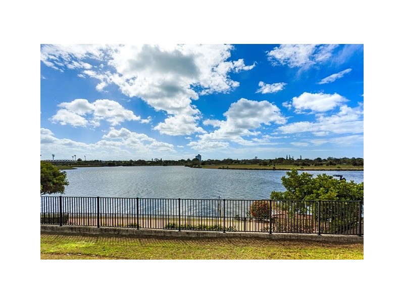 5035 Emerald Island Drive, Carrara QLD 4211