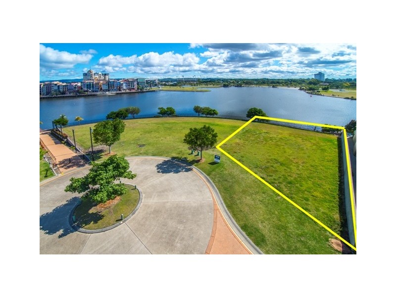 5035 Emerald Island Drive, Carrara QLD 4211