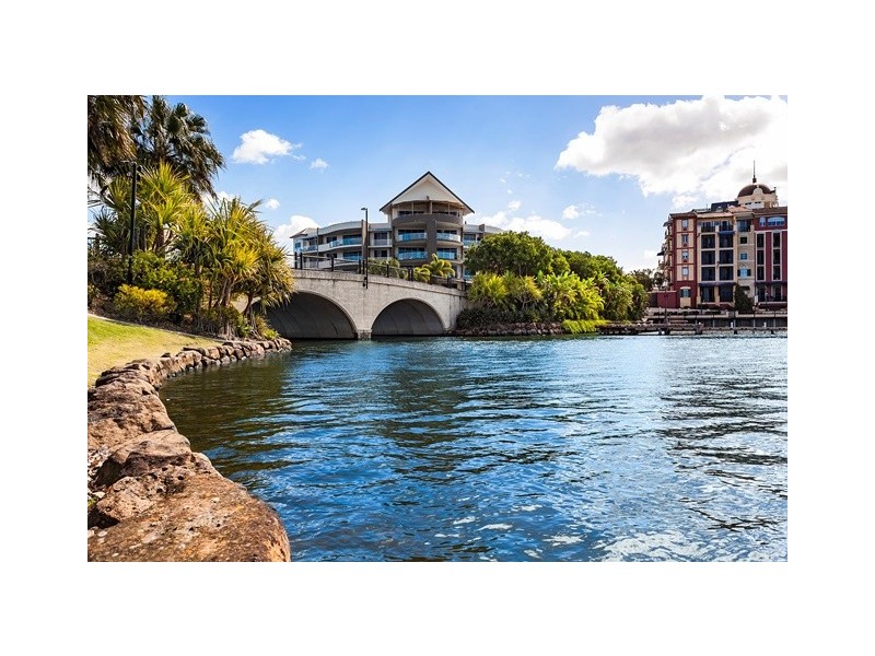 5035 Emerald Island Drive, Carrara QLD 4211