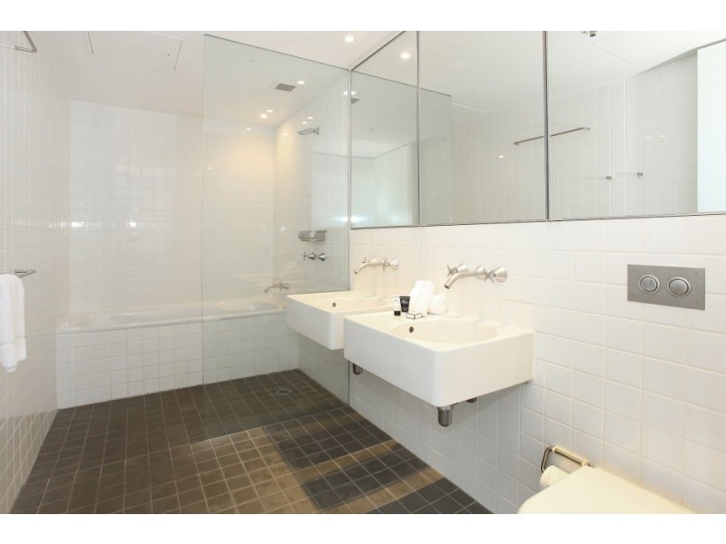 2304 ‘Air on Broadbeach’ 159 Old Burleigh Road, Broadbeach QLD 4218