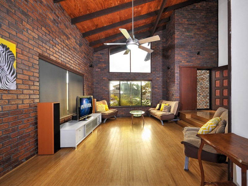 19 Oriana Drive, Mermaid Waters QLD 4218