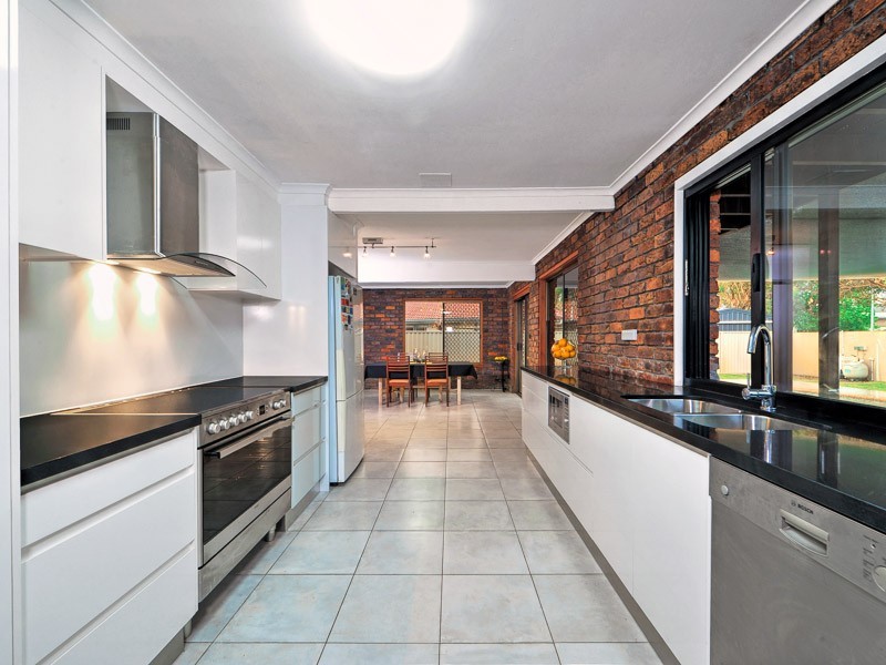 19 Oriana Drive, Mermaid Waters QLD 4218