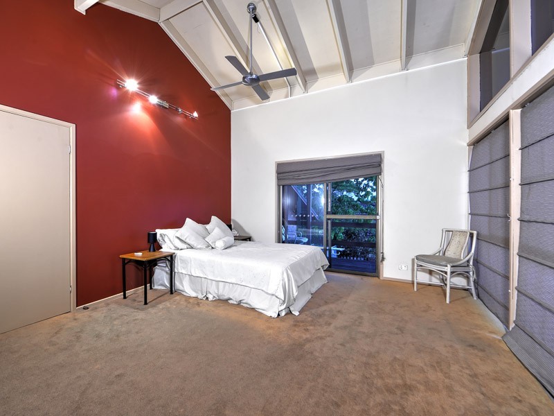 19 Oriana Drive, Mermaid Waters QLD 4218