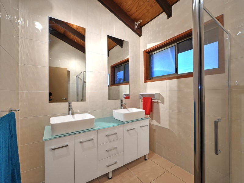 19 Oriana Drive, Mermaid Waters QLD 4218