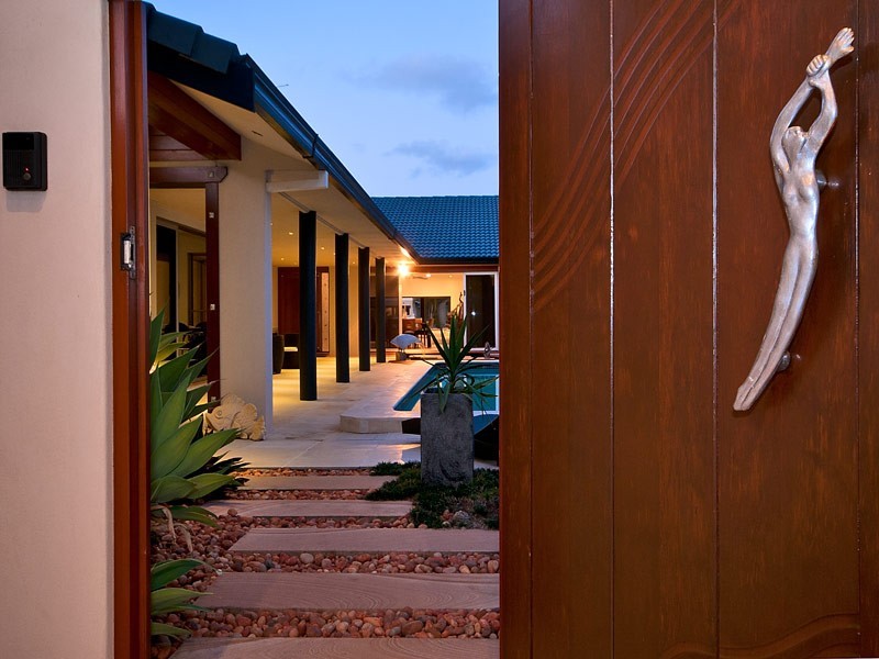 10 Kookaburra Court, Sorrento QLD 4217