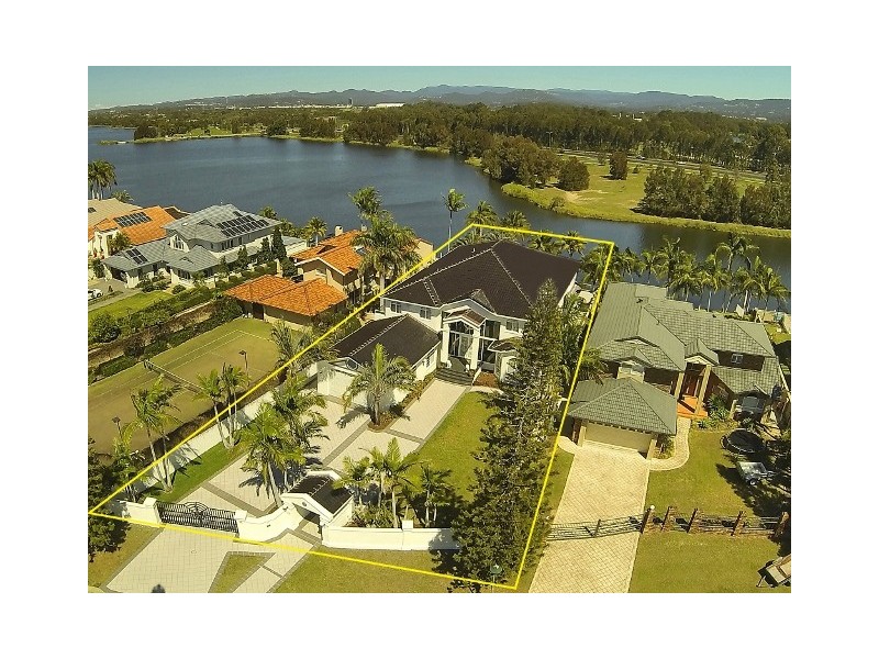 2 St Martin Place, Clear Island Waters QLD 4226