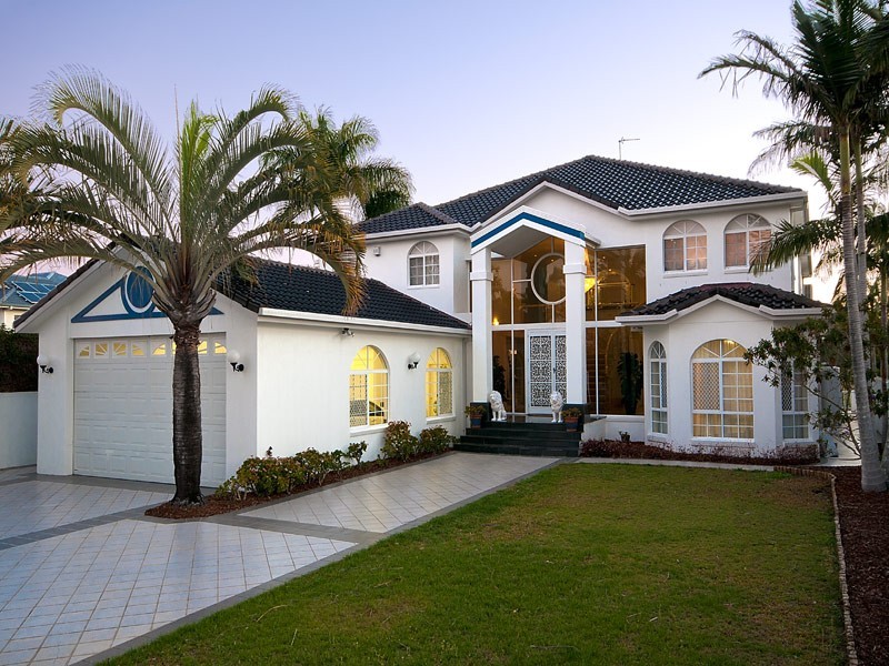 2 St Martin Place, Clear Island Waters QLD 4226