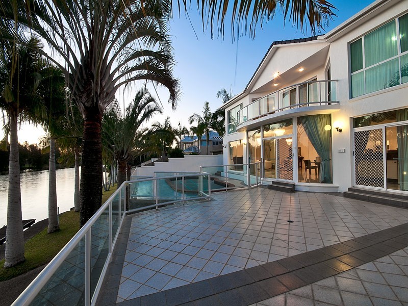 2 St Martin Place, Clear Island Waters QLD 4226