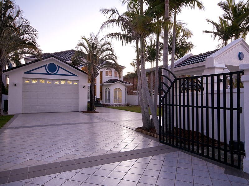 2 St Martin Place, Clear Island Waters QLD 4226