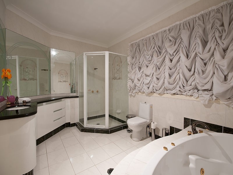2 St Martin Place, Clear Island Waters QLD 4226