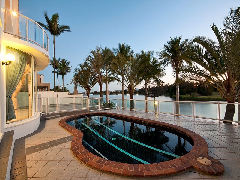 2 St Martin Place, Clear Island Waters QLD 4226