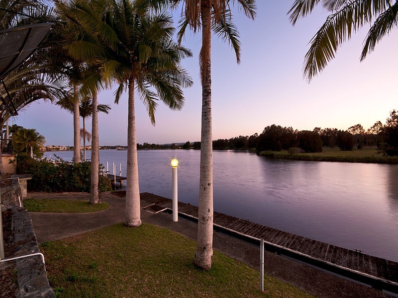 2 St Martin Place, Clear Island Waters QLD 4226