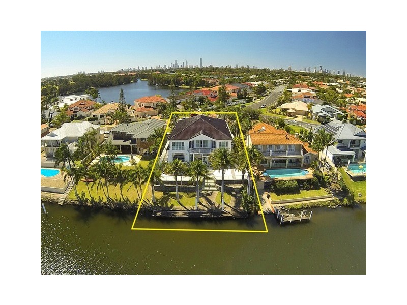 2 St Martin Place, Clear Island Waters QLD 4226