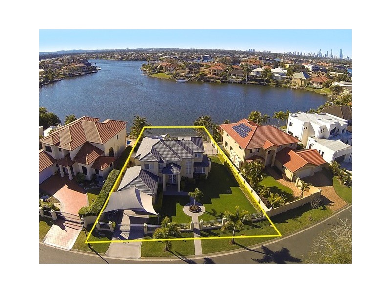 32 Bollard Circuit, Clear Island Waters QLD 4226