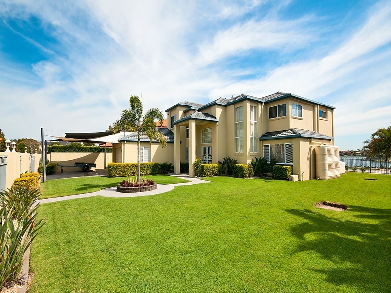 32 Bollard Circuit, Clear Island Waters QLD 4226