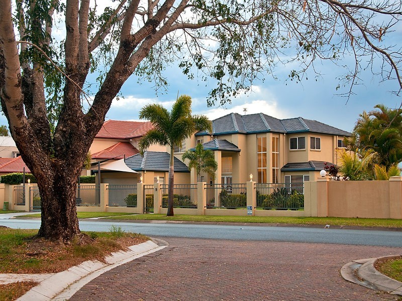 32 Bollard Circuit, Clear Island Waters QLD 4226