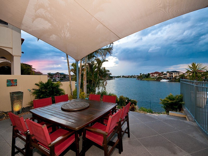 32 Bollard Circuit, Clear Island Waters QLD 4226