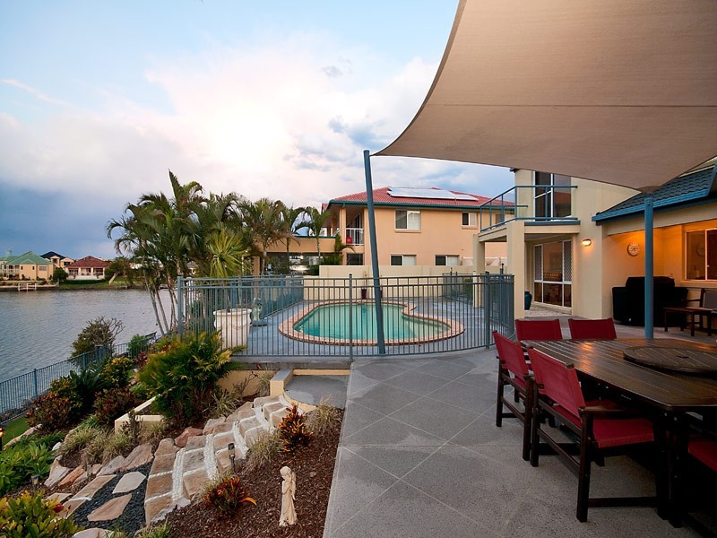 32 Bollard Circuit, Clear Island Waters QLD 4226