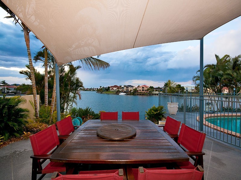 32 Bollard Circuit, Clear Island Waters QLD 4226