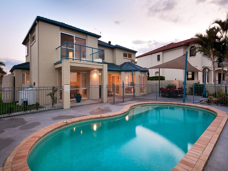 32 Bollard Circuit, Clear Island Waters QLD 4226