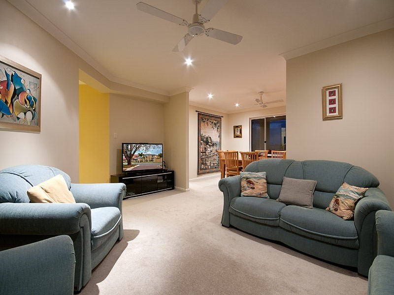 32 Bollard Circuit, Clear Island Waters QLD 4226