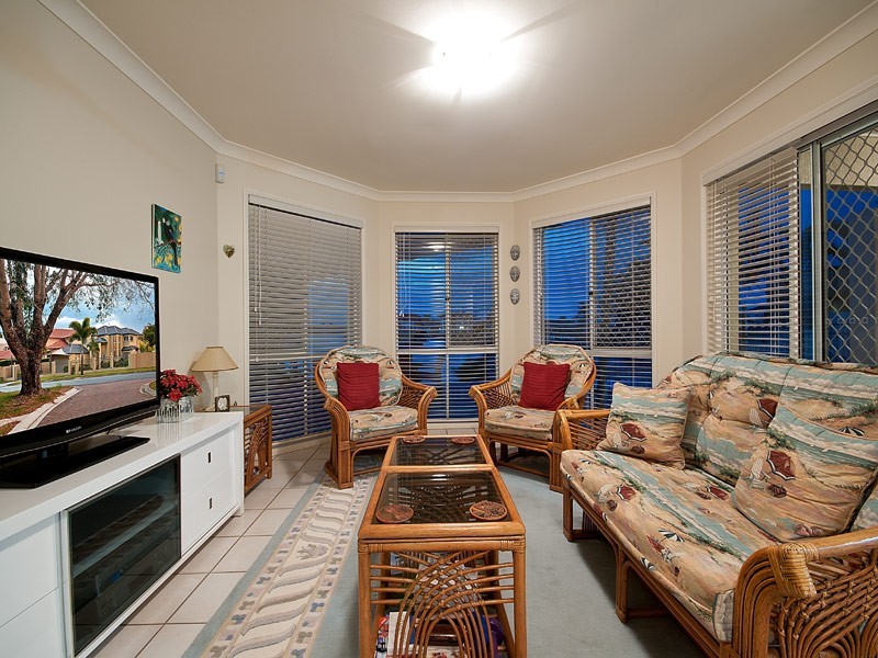 32 Bollard Circuit, Clear Island Waters QLD 4226