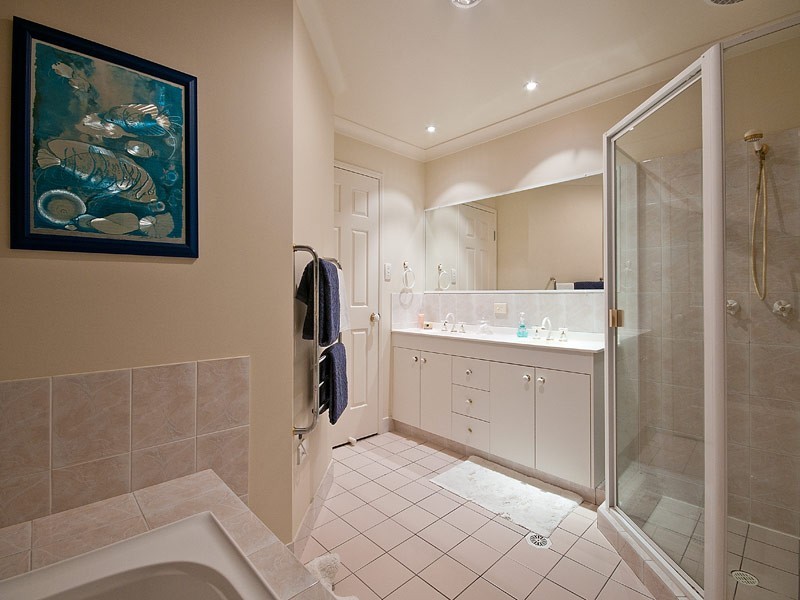 32 Bollard Circuit, Clear Island Waters QLD 4226