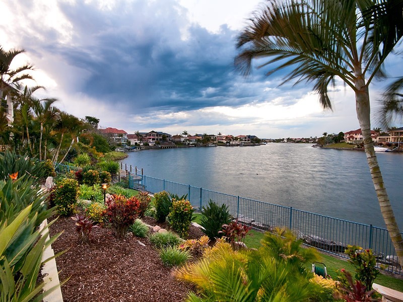 32 Bollard Circuit, Clear Island Waters QLD 4226